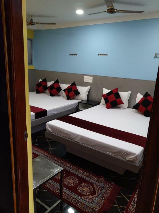 Gayathri Stay Kanchipuram Esterno foto